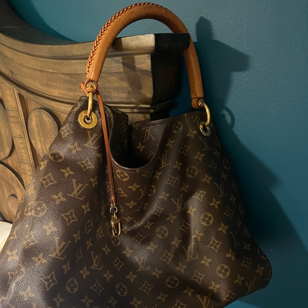 Louis Vuitton Artsy MM